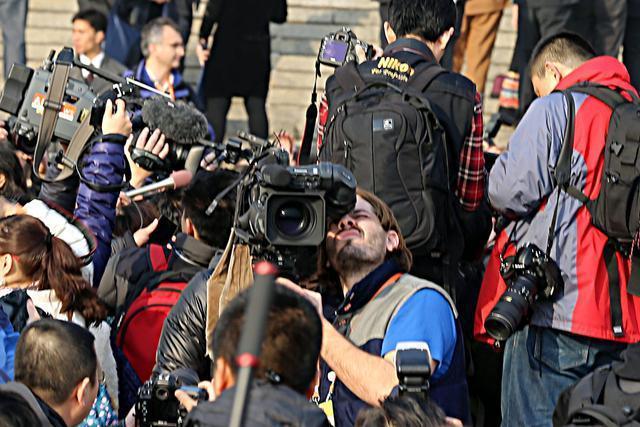 局座张召忠发出警告：五个征兆预示战争的爆发