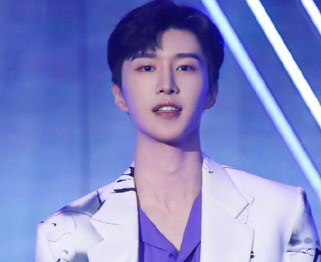 虞书欣帮王耀庆录制加油视频，王耀庆看后又皱眉头，这是在报复吧