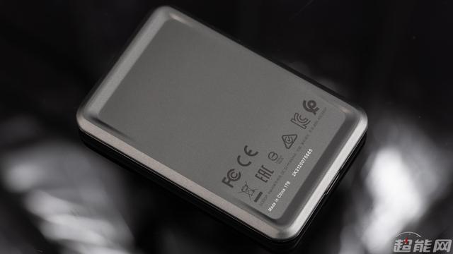 威刚SC685P移动固态硬盘评测：小巧玲珑 性价比突出