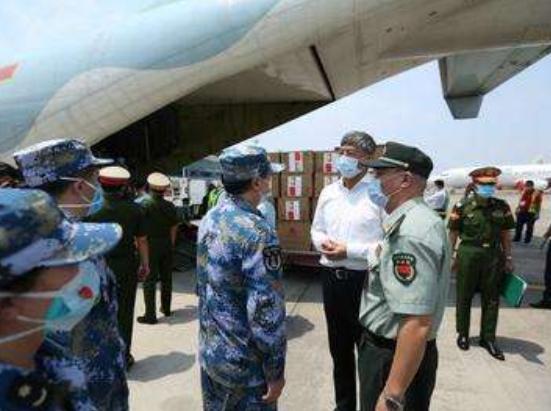 这才是真正的大国风范，中国解放军干了件大事，12国军队受益匪浅