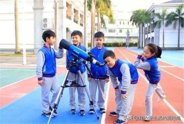 为什么“贵族学校”女生校服是裙子，普通学校