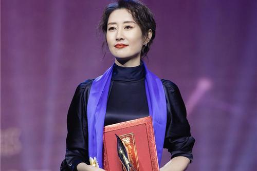 44岁的刘敏涛，借着综艺，终于圆了自己青春期的