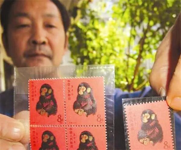 40年前，一位邮票员没完成销售任务，自己买下15版猴票，如今怎样