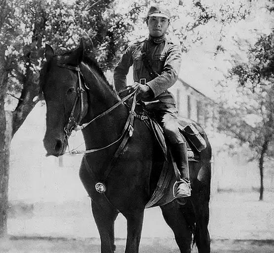 他是功勋卓著的抗日名将，却因太低调，功劳被