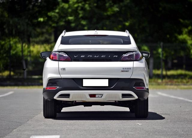 这款国产轿跑SUV颜值很高，价格一降再降，依然