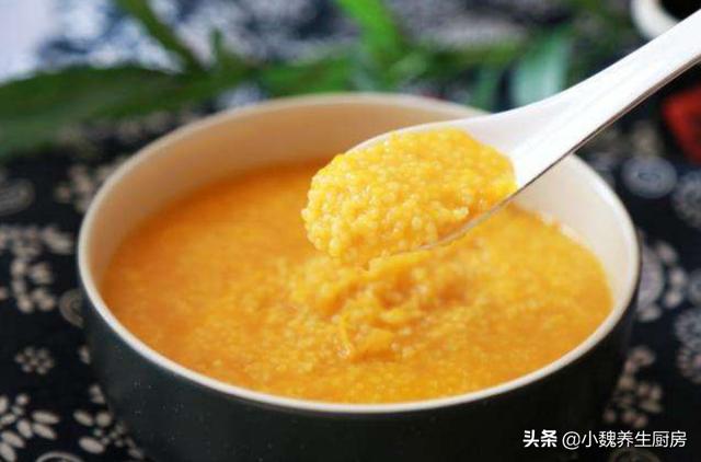 熬小米粥时，“最忌”直接下锅，教你正确方法，小米粥又浓又香