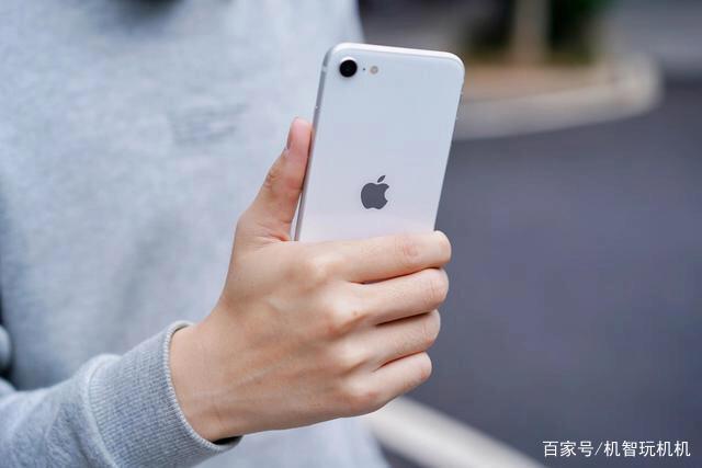 小米高管曝光iPhone12售价：想四千多买？果粉洗洗睡