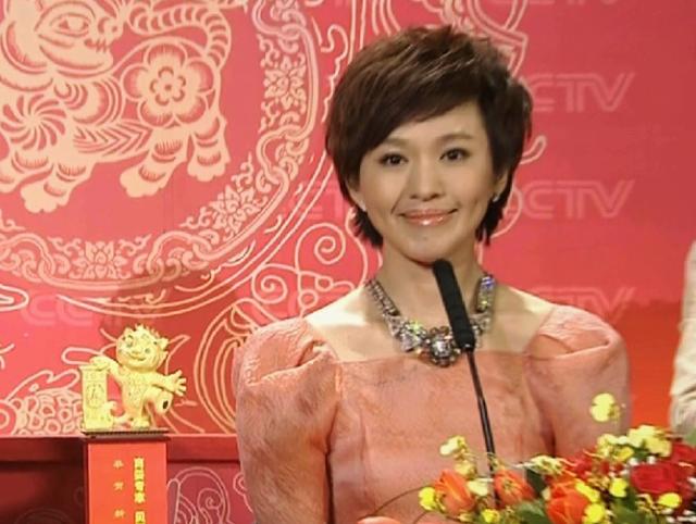 “央视一姐”欧阳夏丹，父亲早逝，母亲患癌，