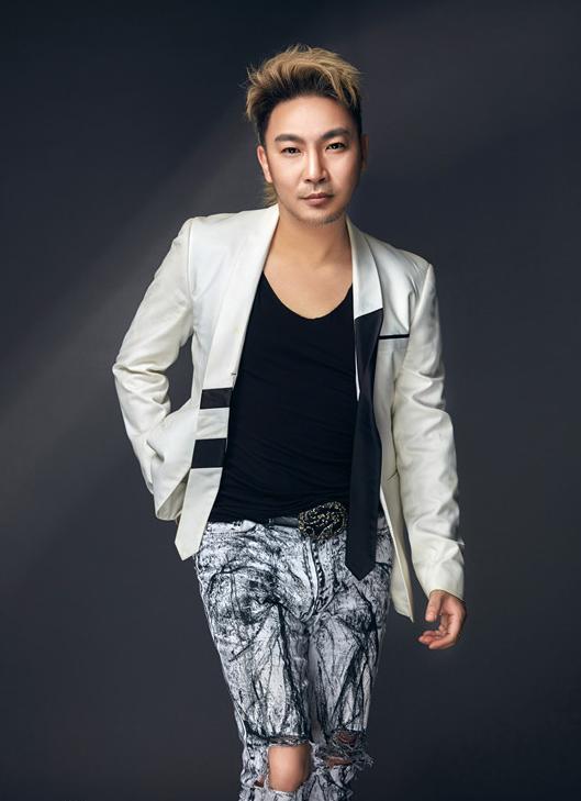 爆红歌星陈少华：被粉丝一刀砍掉下巴，断送事业，居然选择原谅？