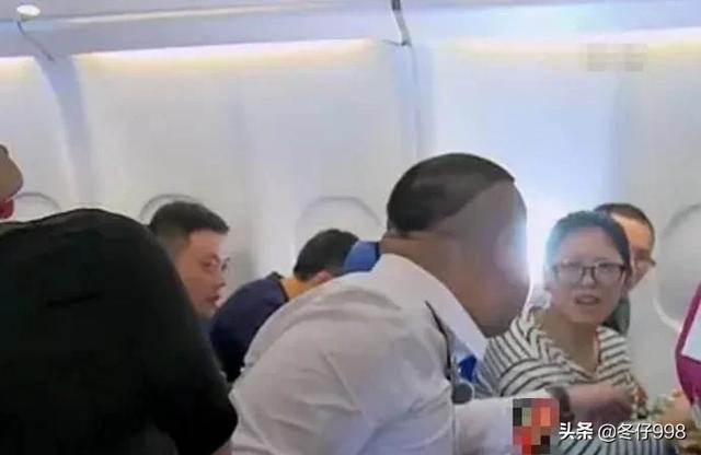 让贾乃亮下不来台，戏耍郭京飞，甚至薇娅对他发火，败光了人缘了