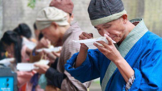 横店群演现状：人数已超20万 大多是懒惰疯狂的单身汉