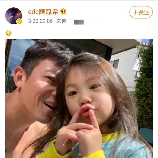 截图|陈冠希直播截图撞脸赵本山 皮肤褶皱蜡黄显沧桑老得太快