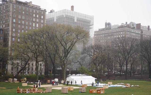 纽约中央公园内开建野战医院