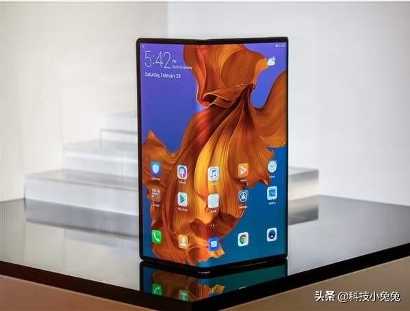 折叠手机那么贵值不值得购买？卖这么贵会火起来吗？