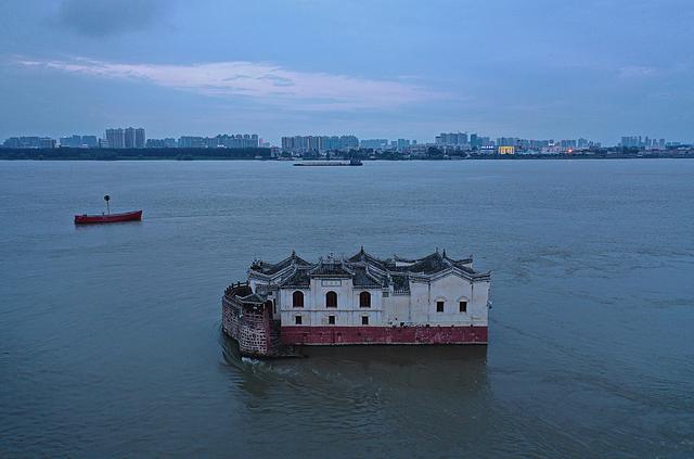 中国"最坚强建筑"——湖北鄂州观音阁，屹立700年不倒，似乎在坚守一份约定