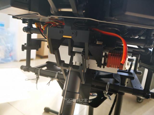 售价32999元的大疆大型专业&植保无人机经纬 M600简单小览