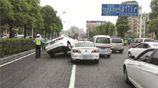 “三秒转向灯”规则，多地已经开始实施，不少车主因此被罚