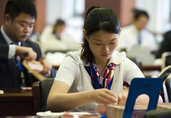 女员工休完婚假回公司上班，新同事被辞退，一