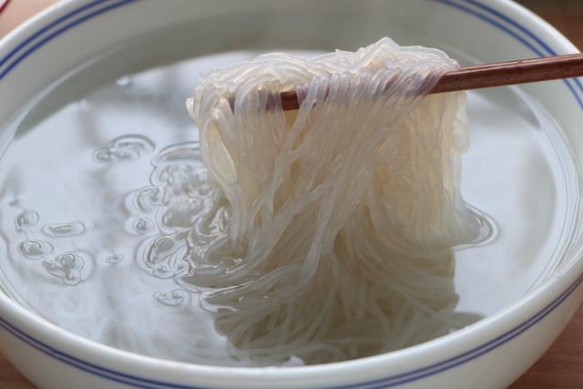 這2樣食材做素餡兒包子，實在是太美味了，出鍋一口氣吃5個，香