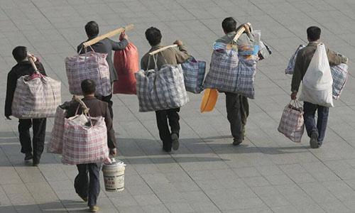 农民工“老龄化”凸显，年轻人不愿当农民工？