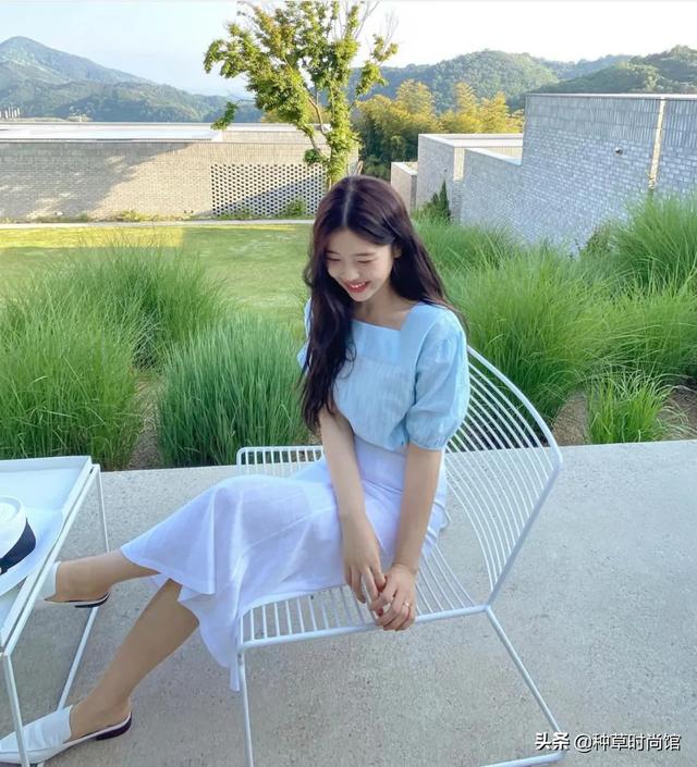 连衣裙+穆勒鞋=今夏时髦穿搭