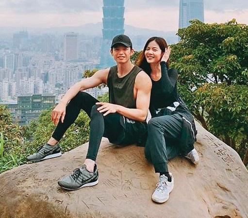 辰亦儒新婚半年住千万豪宅 座驾也换300万保时捷