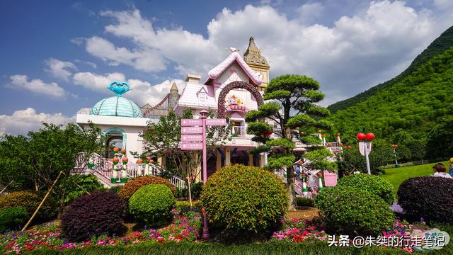 带上你的挚爱，去全球最大的Hello Kitty主题乐园，寻找美丽童话