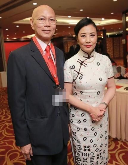 就在4天前风流赌王何鸿燊和“阿姐”汪明荃的关系终于“藏”不住