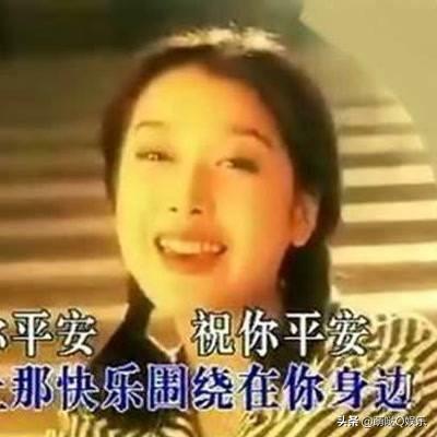 她因一首歌而成名，六次登上春晚嫁入豪门低调产子如今成这样。