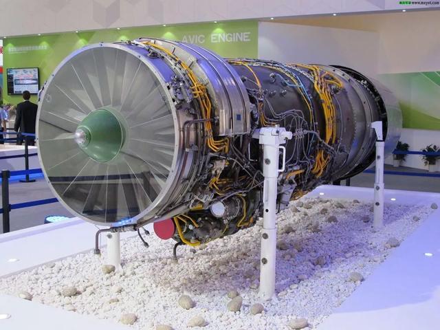 外媒：受制于发动机技术的中国隐身战机和轰炸机目前不足为惧