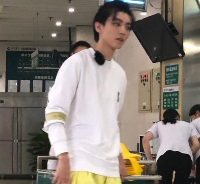 王俊凯杜海涛合体录《中餐厅4》，对比二人身高