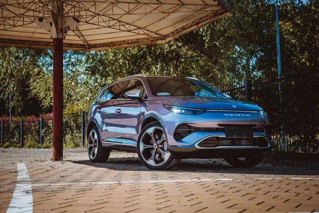 试驾丨腾势X：奔驰和比亚迪的“二儿子”，比唐DM更值得买吗？