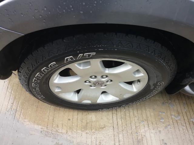 辗转两地冒雨检测两台罕见韩系进口车：起亚霸锐，这车况能买吗？