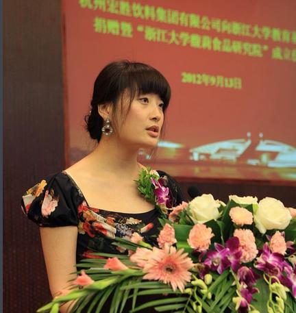 娃哈哈女继承人宗馥莉，资产过千亿，38岁仍旧未婚，其父公开招亲