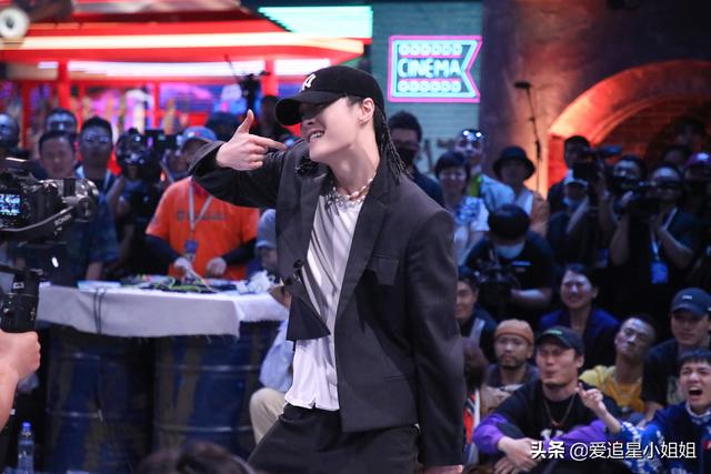 跺出|张艺兴把地板跺出坑 Krump不仅实力顶尖创意想法也让人惊艳