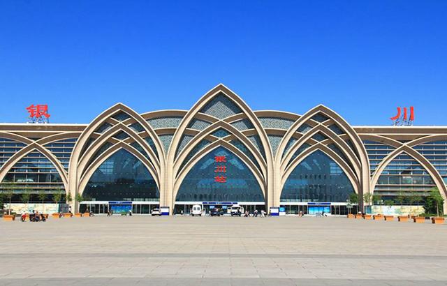 银川地处西北，却并不荒凉，被誉为“塞上江南