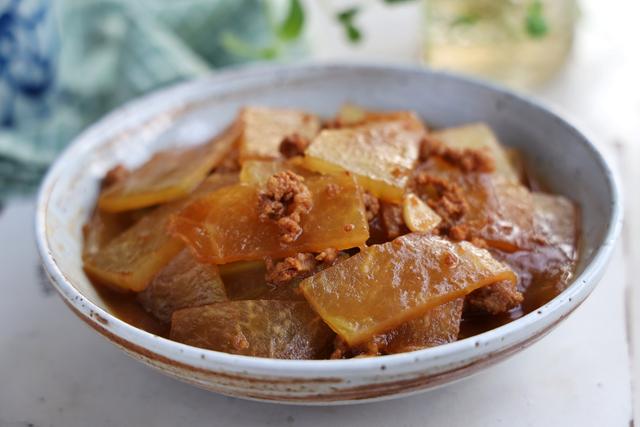 冬瓜不用再做湯了，最簡單的葷素小炒，口感一流，下飯又營養