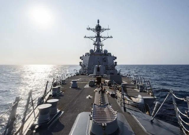 一个派军舰“串门”，一个对台军售，美法合起