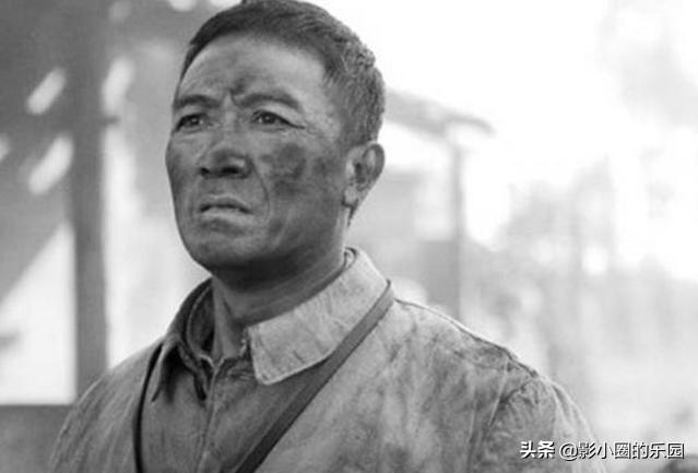 “李云龙”的真身死的委屈！三人大哭追悼会上