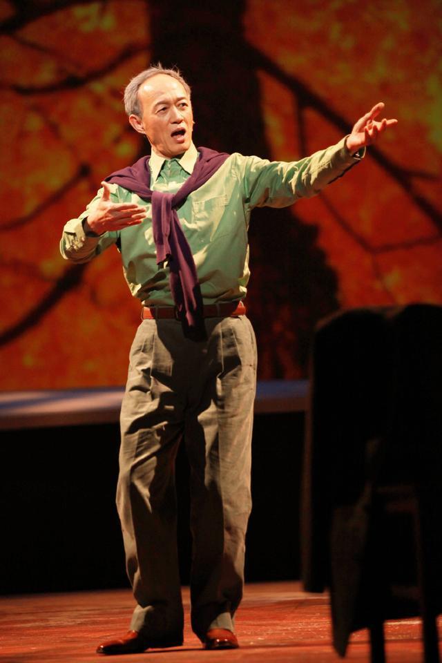 他57岁时娶自己学生，60岁时老来得子，娇妻平日