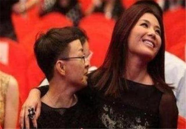 同是嫁入了豪门，刘涛用实力赢得尊重，而王艳却过得像一个保姆