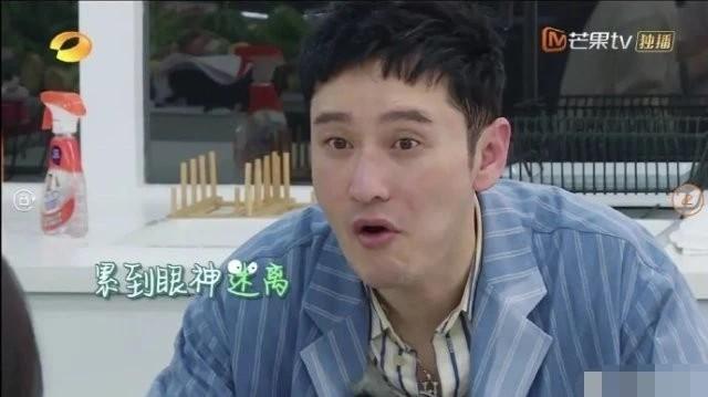 黄晓明累到脱妆遭调侃，本尊晒素颜视频谦虚回应，却遭尹正拆台