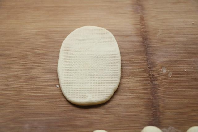 家里有面粉试试这样吃，层次多又酥脆，食材简单，做法一看就会