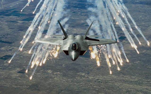 国产雷达干得漂亮！美军挑衅委内瑞拉，F22刚出