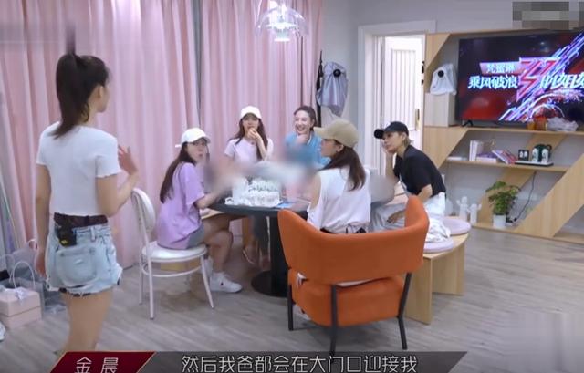 都说金晨天鹅颈好看，殊不知是“后天”形成，这方法光听都觉得疼