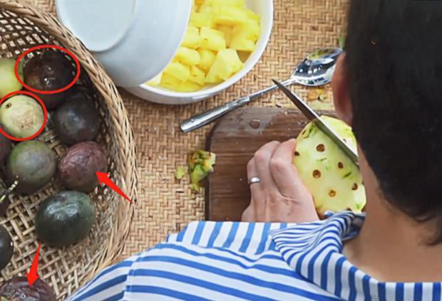 《向往4》黄磊切菠萝上热搜，看清桌上的水果，网友：这还能吃？