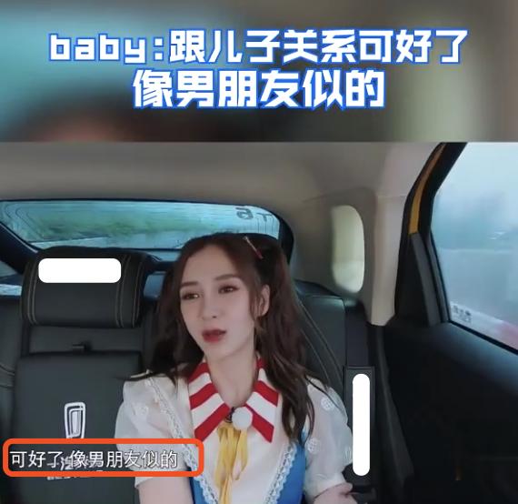 baby穿浴袍陪儿子游泳被偶遇，小海绵正脸出镜，神似黄晓明