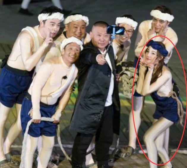 都说热巴的好身材太假了，当她穿上“无痕衣”