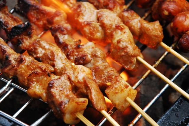 青城休闲夜食打卡地——香格里拉啤酒烧烤广场