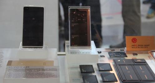 最具科技感的3款手机：可折叠都不算啥，还有三屏翻盖的